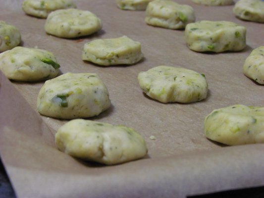 עוגיות עם פיסטוק ותה ירוק – עוגיות ללא ביצים