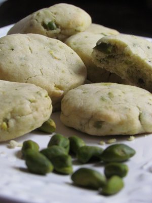 עוגיות עם פיסטוק ותה ירוק – עוגיות ללא ביצים