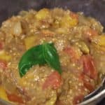 פלפלים קלויים עם חציל בסגנון רומני