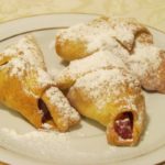 סהרוני רחת לוקום עם פיסטוקים ופירות יבשים