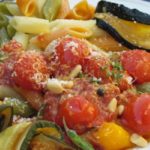 פסטה עם ירקות ורוטב עגבניות